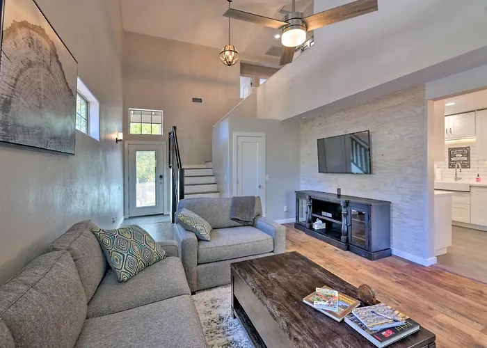 Modern W/ Bbq: Walk Downtown! Flagstaff